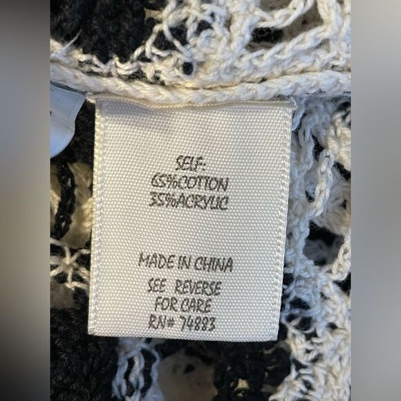 A Diva Crocheted Sweater Floral Black & Cream M - Picture 6 of 7